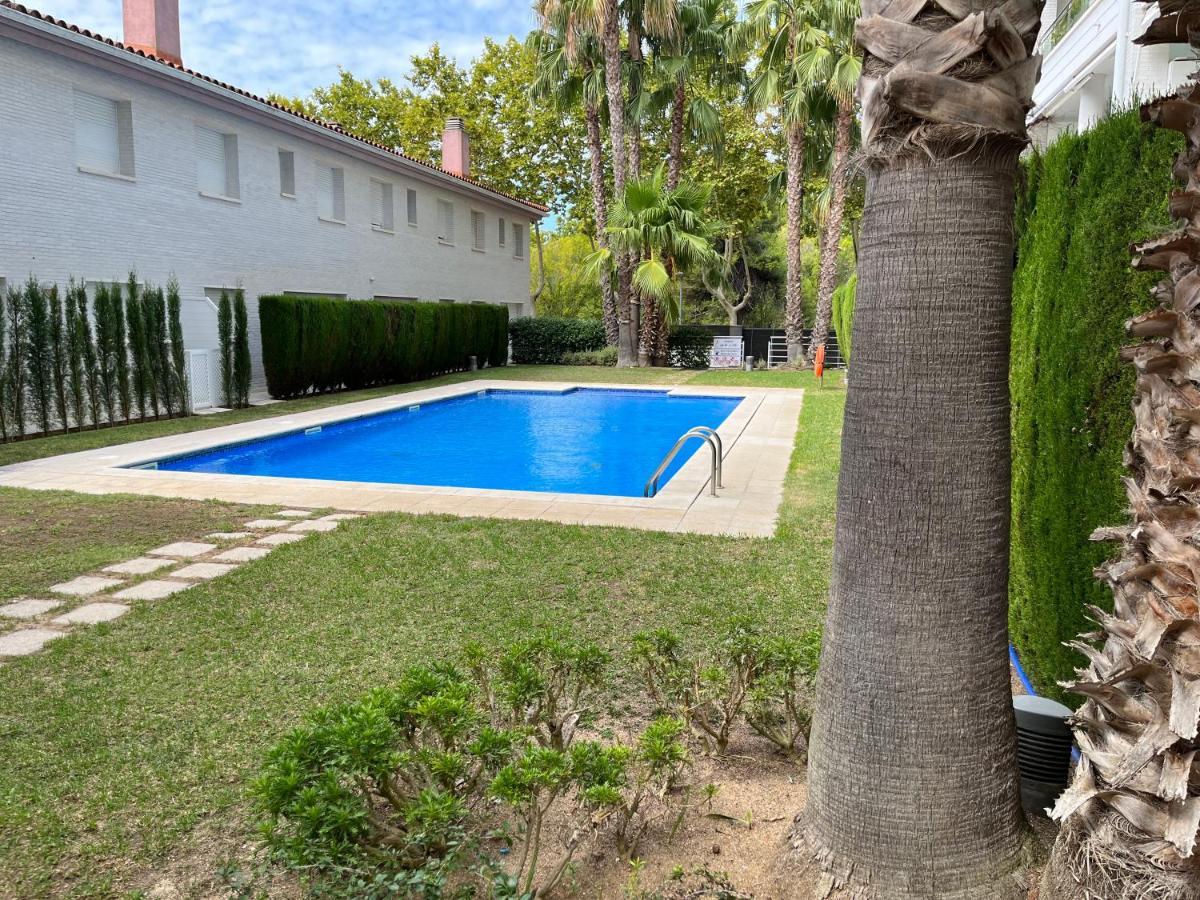 Amplio Apartamento Con Acceso Directo A Piscina Кастел Пладжа де Аро Екстериор снимка